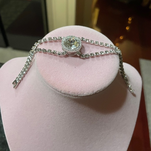 Dazzling Silver Bracelet with Crystal Centerpiece - Picture 4 of 4